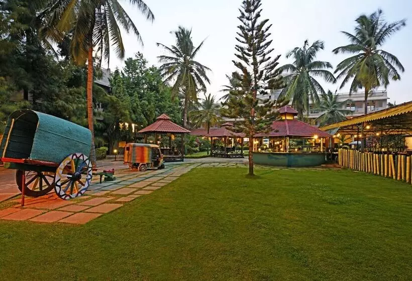 בית מלון כפרי Royal Orchid Resort & Convention Centre, Yelahanka Bangalore