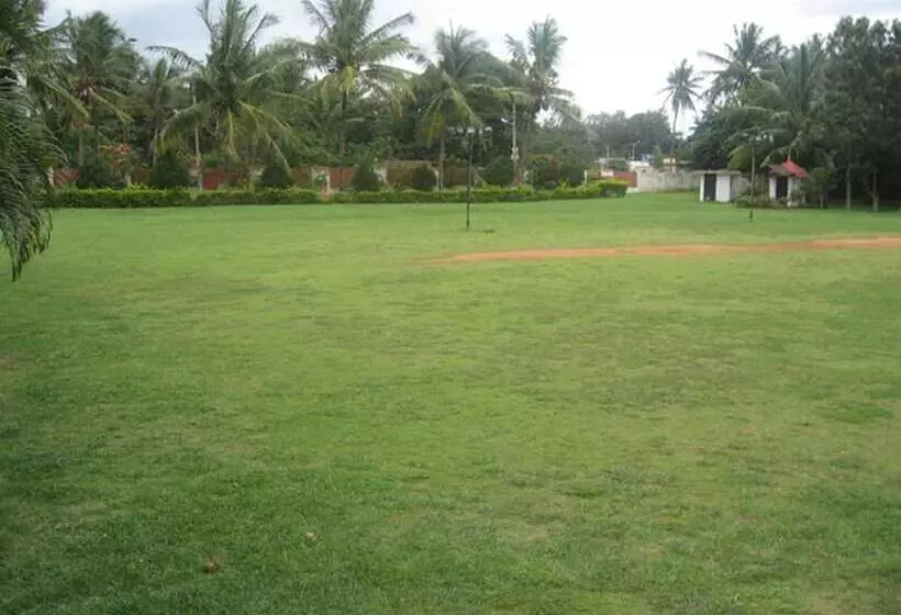 בית מלון כפרי Royal Orchid Resort & Convention Centre, Yelahanka Bangalore