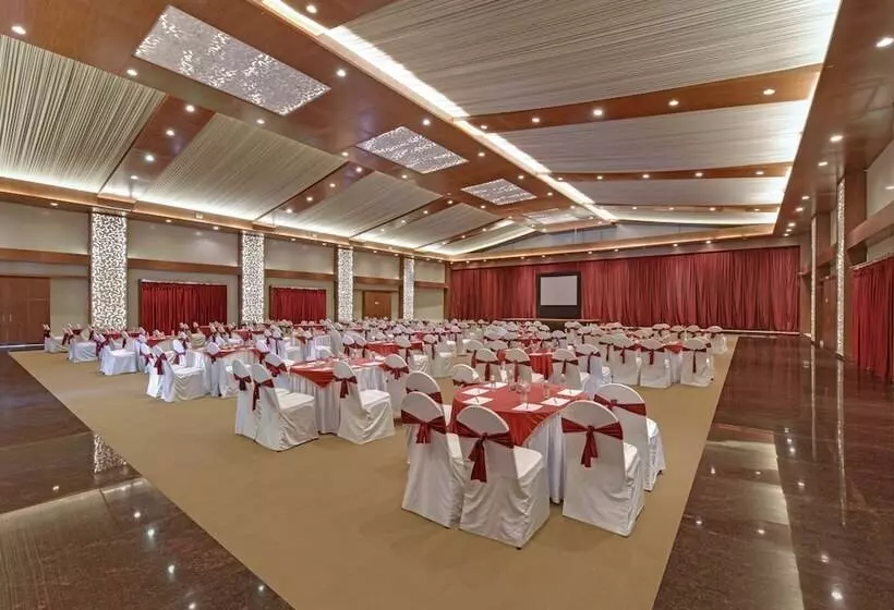בית מלון כפרי Royal Orchid Resort & Convention Centre, Yelahanka Bangalore