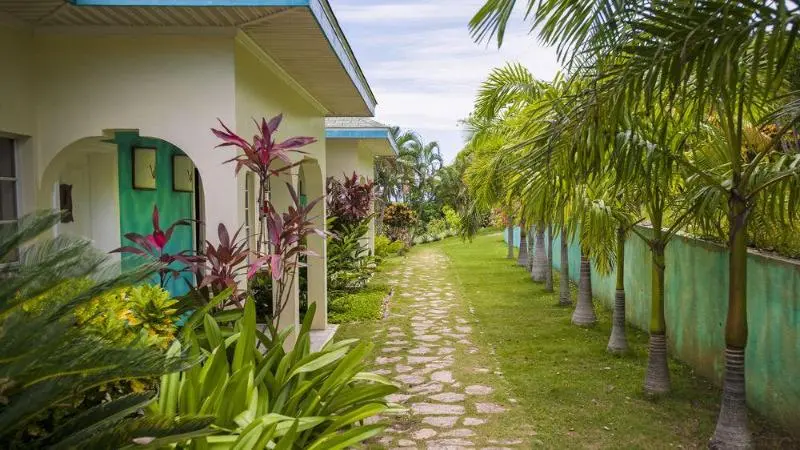 هتل Turquoise Bay Dive & Beach Resort