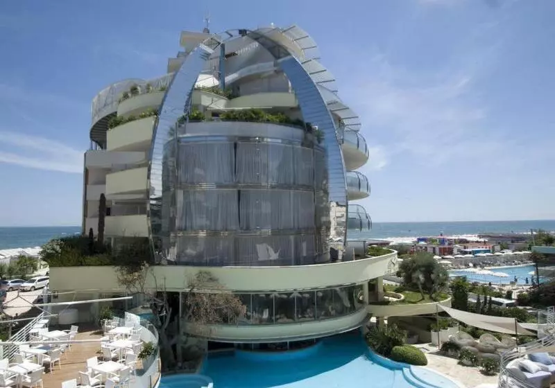 Отель Waldorf  Premier Resort