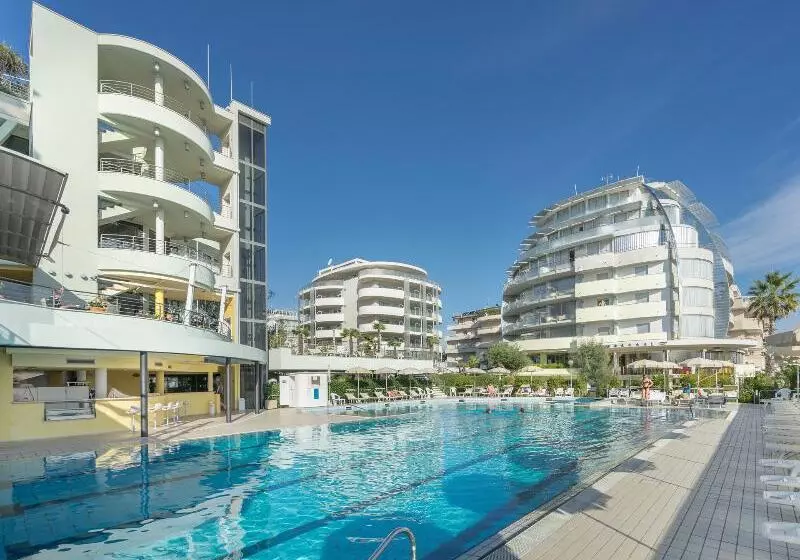 Отель Waldorf  Premier Resort