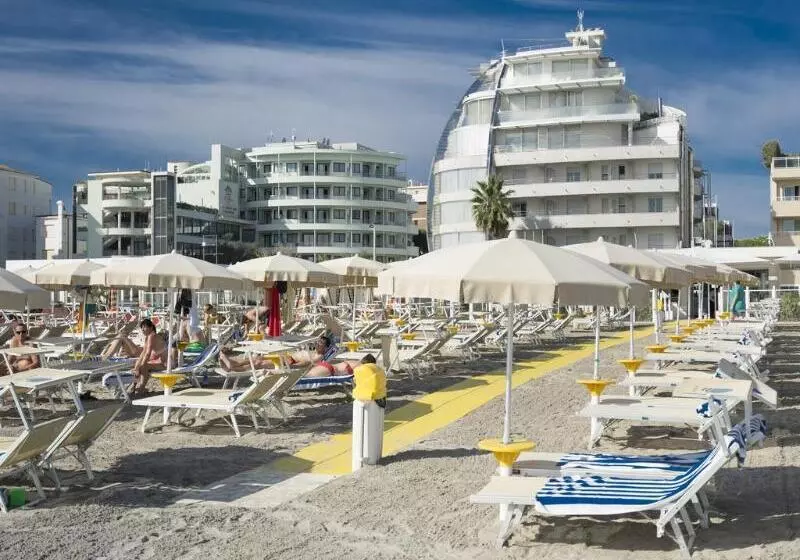 Отель Waldorf  Premier Resort