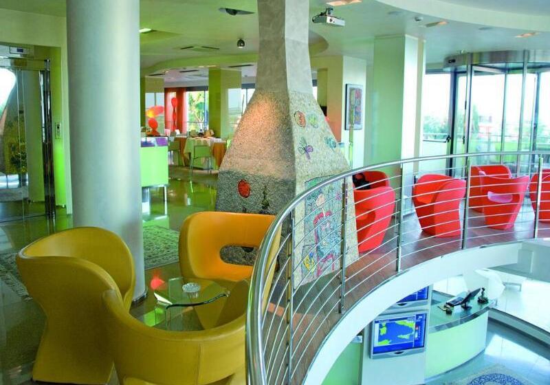 Отель Waldorf  Premier Resort