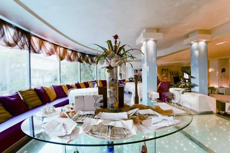 Отель Waldorf  Premier Resort