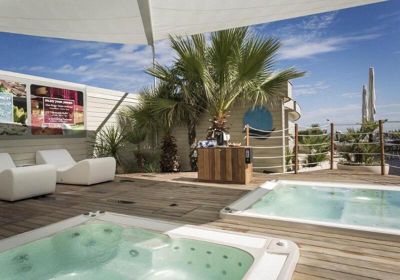 Отель Waldorf  Premier Resort