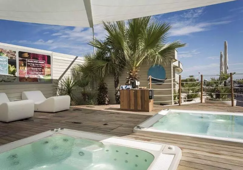 Отель Waldorf  Premier Resort