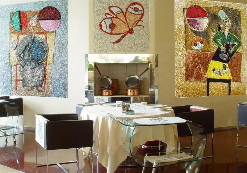 Отель Waldorf  Premier Resort