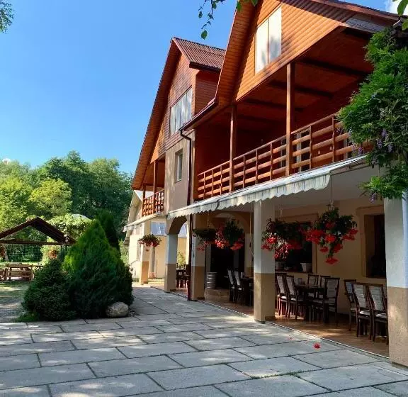 Retkeilymaja янтарная форель