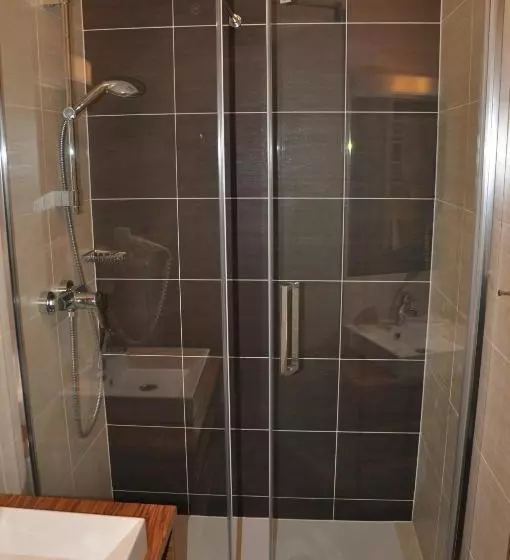 Hotelli Gasthof Zur Linde