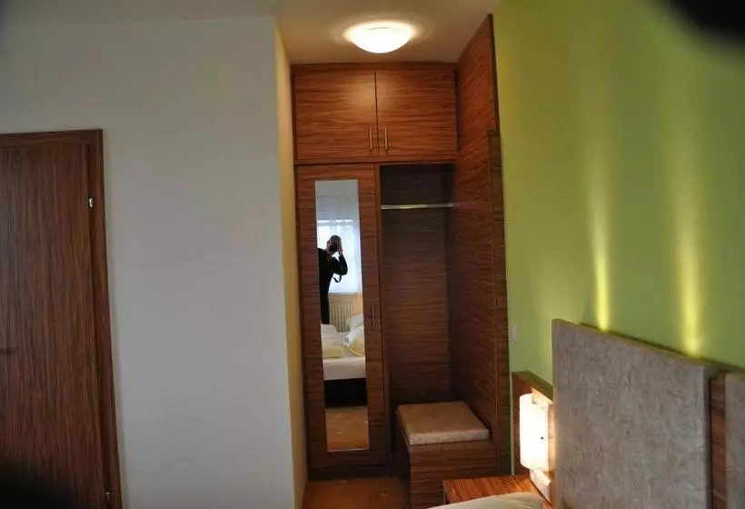 Hotelli Gasthof Zur Linde