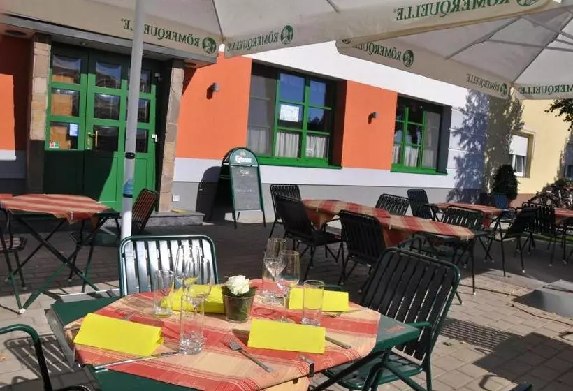 Hotelli Gasthof Zur Linde