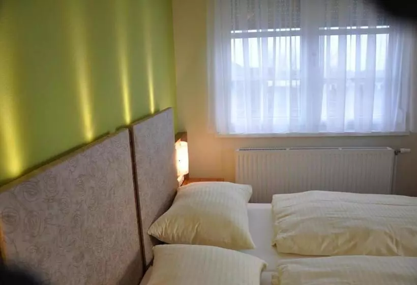 Hotelli Gasthof Zur Linde