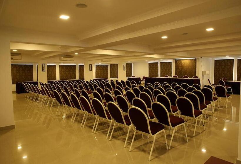 בית מלון כפרי Iswarya Residency