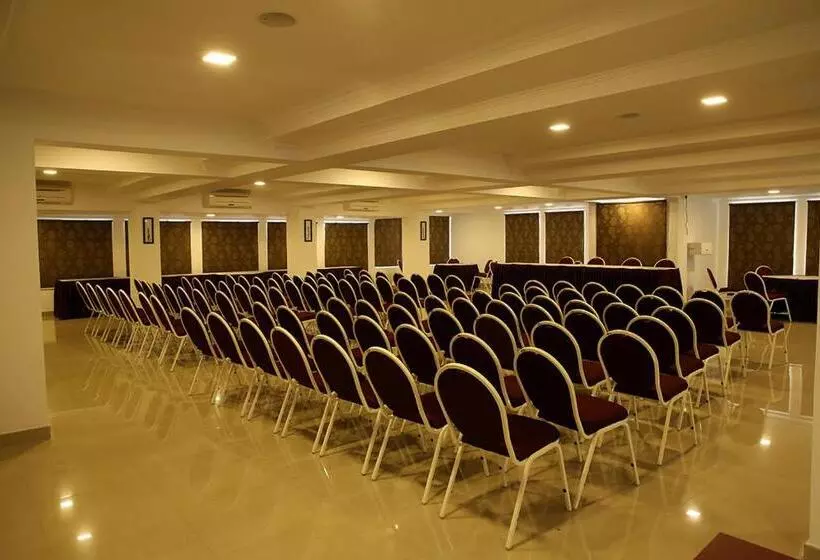 ホテル Iswarya Residency