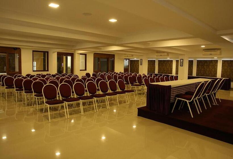 בית מלון כפרי Iswarya Residency