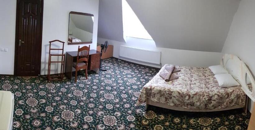 ホテル Perlyna Podillyа