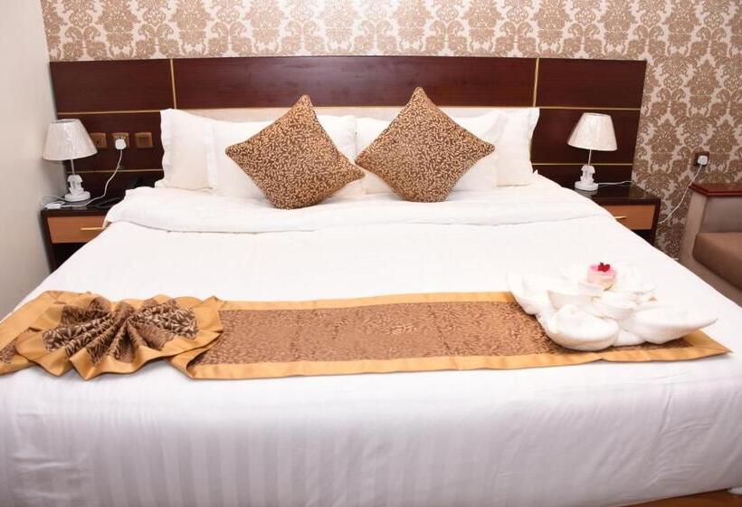 Pearl Palace Hotel Suits