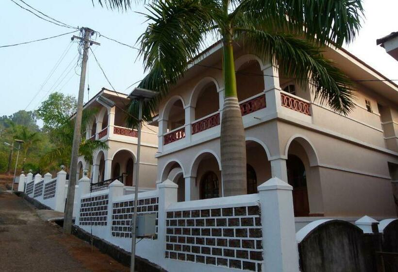 פנסיון Mandrem Rise Villas