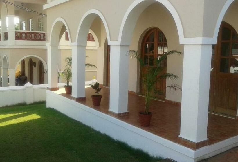 פנסיון Mandrem Rise Villas