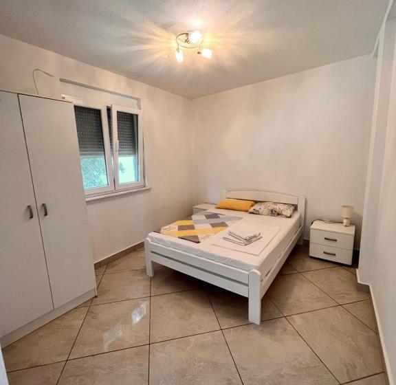 پانسیون Apartments Apartmani Bojana