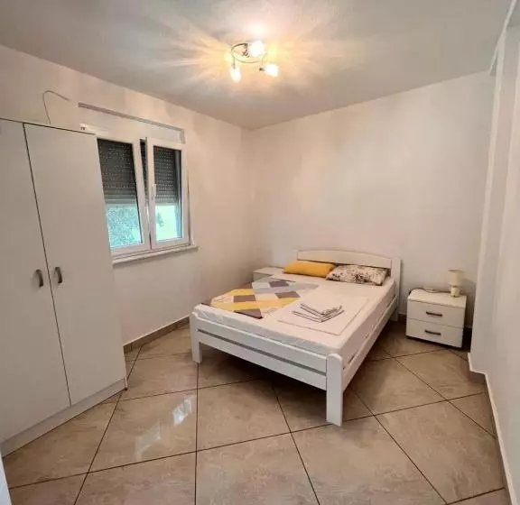 پانسیون Apartments Apartmani Bojana