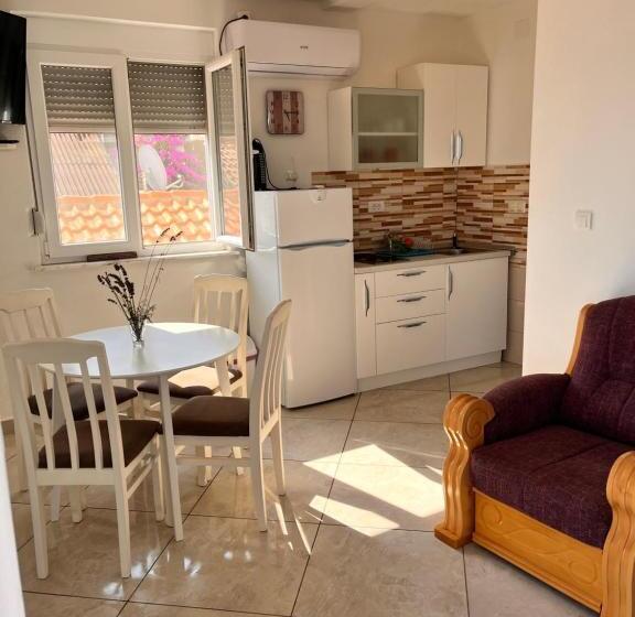 پانسیون Apartments Apartmani Bojana