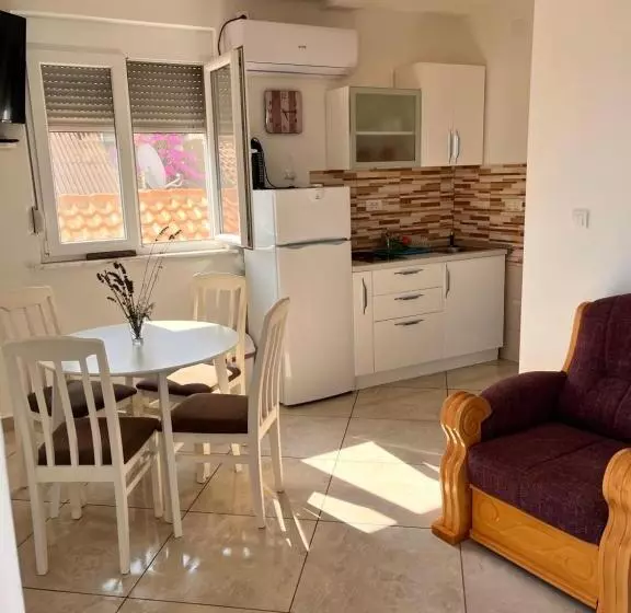 پانسیون Apartments Apartmani Bojana