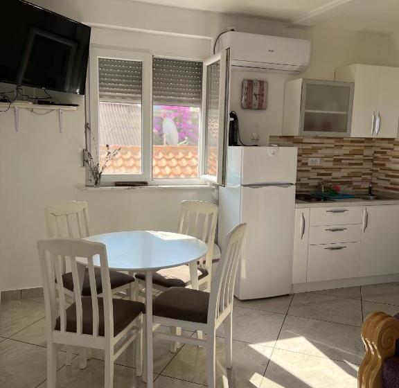 پانسیون Apartments Apartmani Bojana