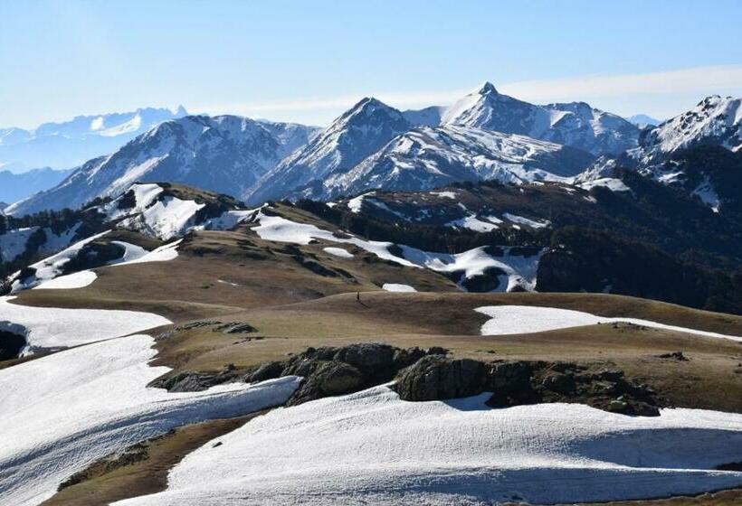 リゾートホテル Kudrat   A Boutique Homestay  Tirthan Valley