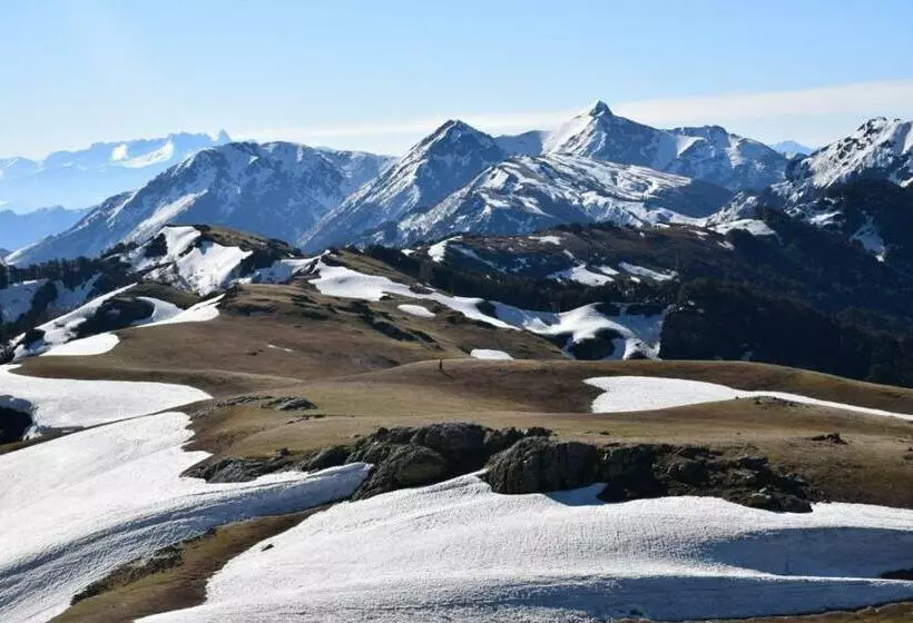 Lomakeskus Kudrat   A Boutique Homestay  Tirthan Valley