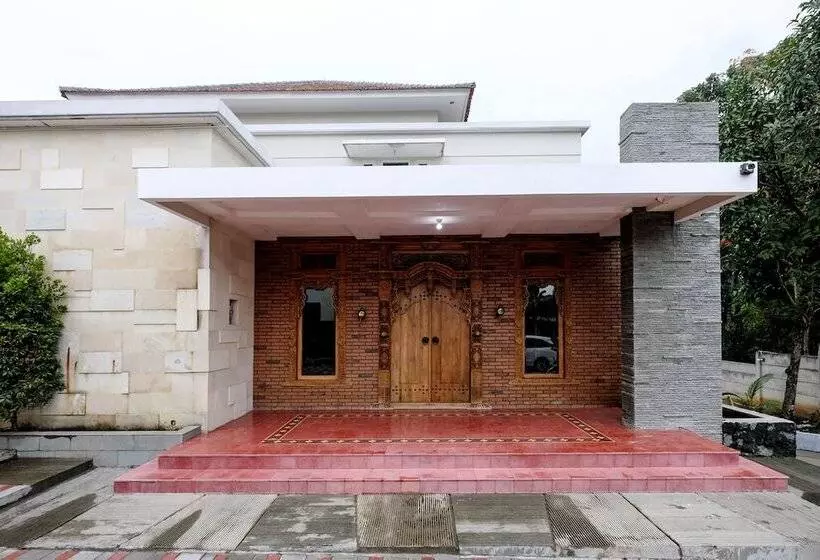 Retkeilymaja Andongkoe 64 Salatiga By Oyo Rooms