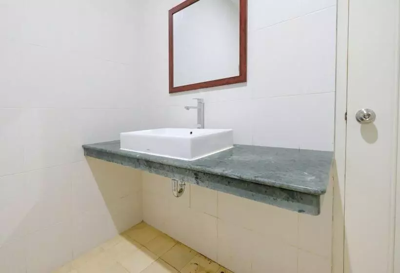 Retkeilymaja Andongkoe 64 Salatiga By Oyo Rooms