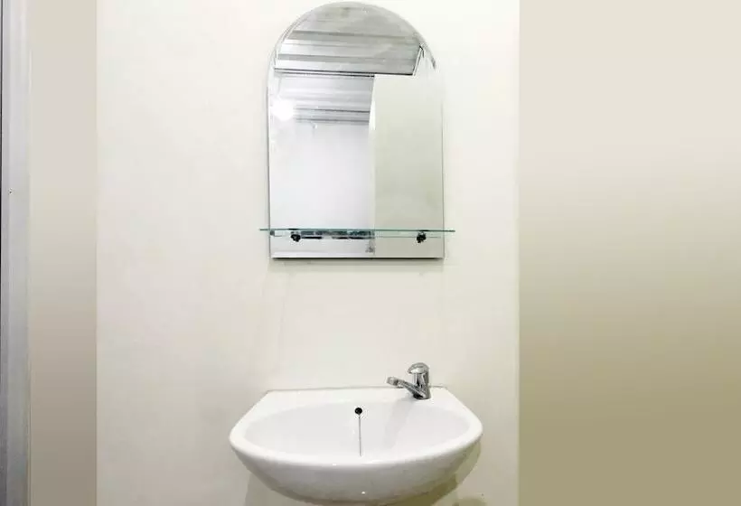 Retkeilymaja Andongkoe 64 Salatiga By Oyo Rooms