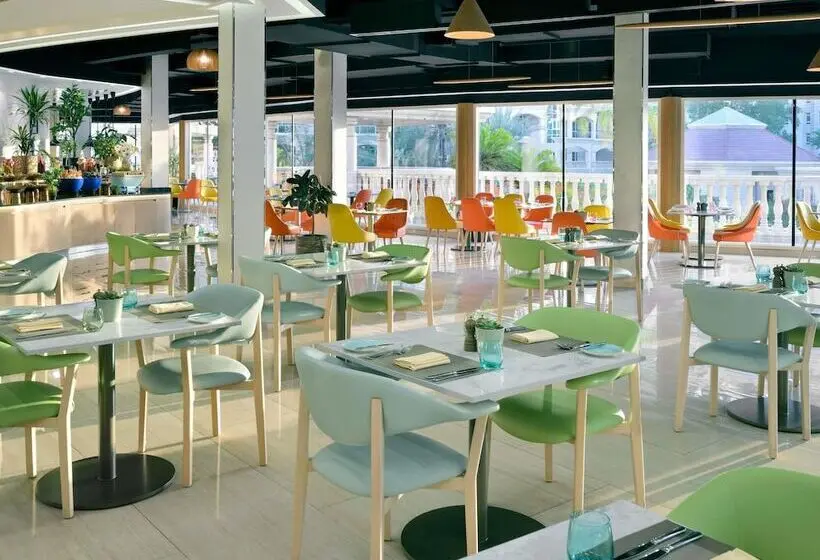 Swissotel Al Murooj Dubai