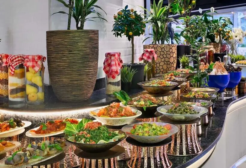 Swissotel Al Murooj Dubai