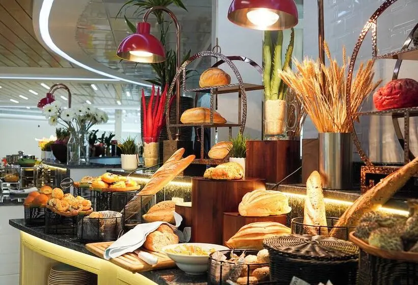Swissotel Al Murooj Dubai