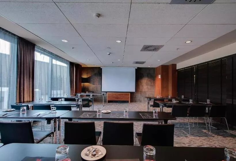 Отель Badalona Tower