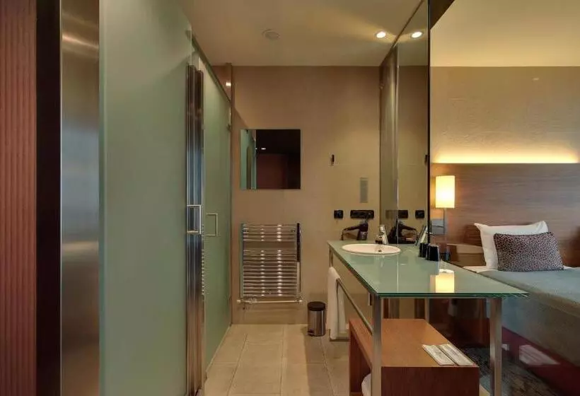 Отель Badalona Tower