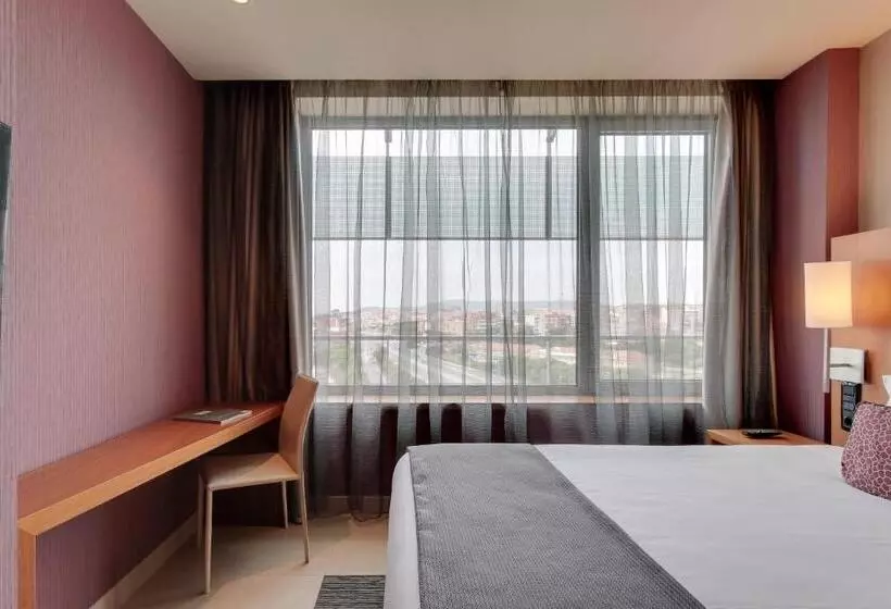 Отель Badalona Tower