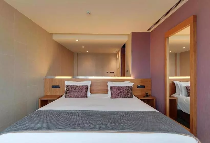 Отель Badalona Tower