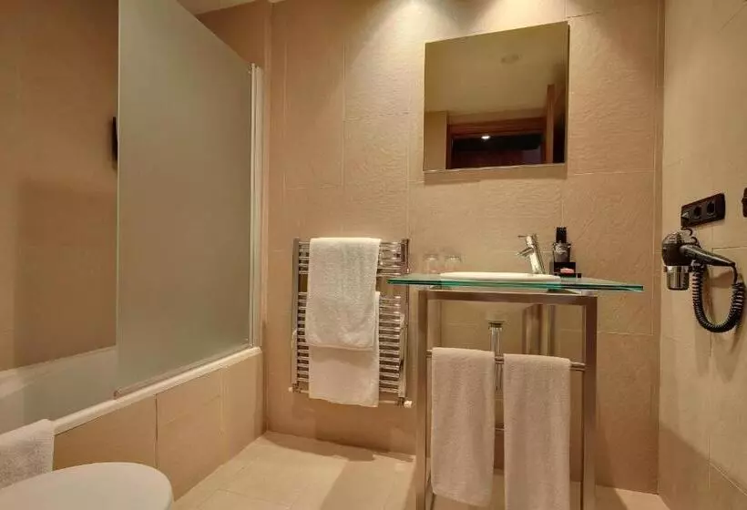 Отель Badalona Tower