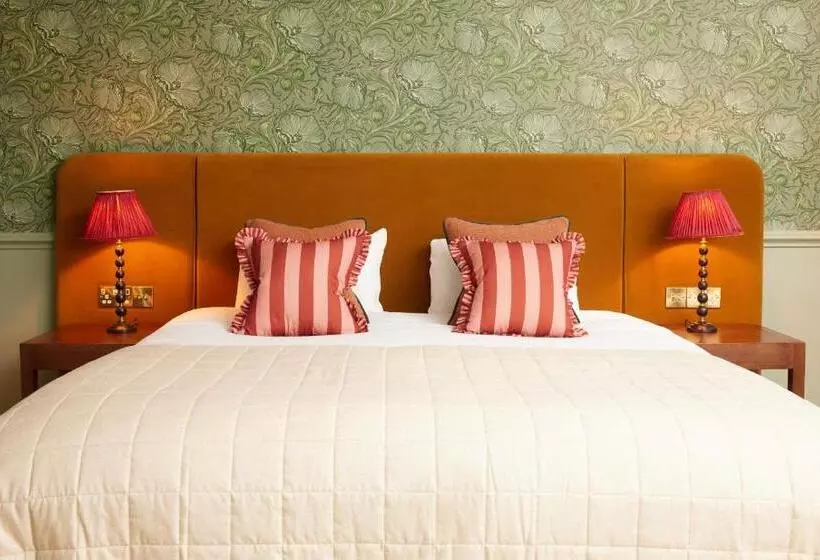 בית מלון כפרי Dog And Partridge By Greene King Inns