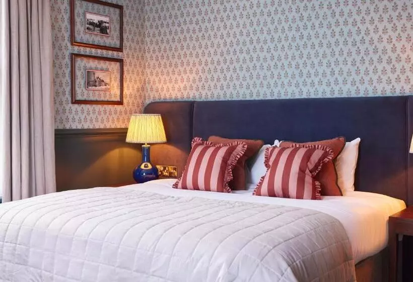 בית מלון כפרי Dog And Partridge By Greene King Inns