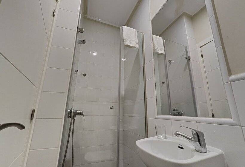 هتل Hostal Madrid