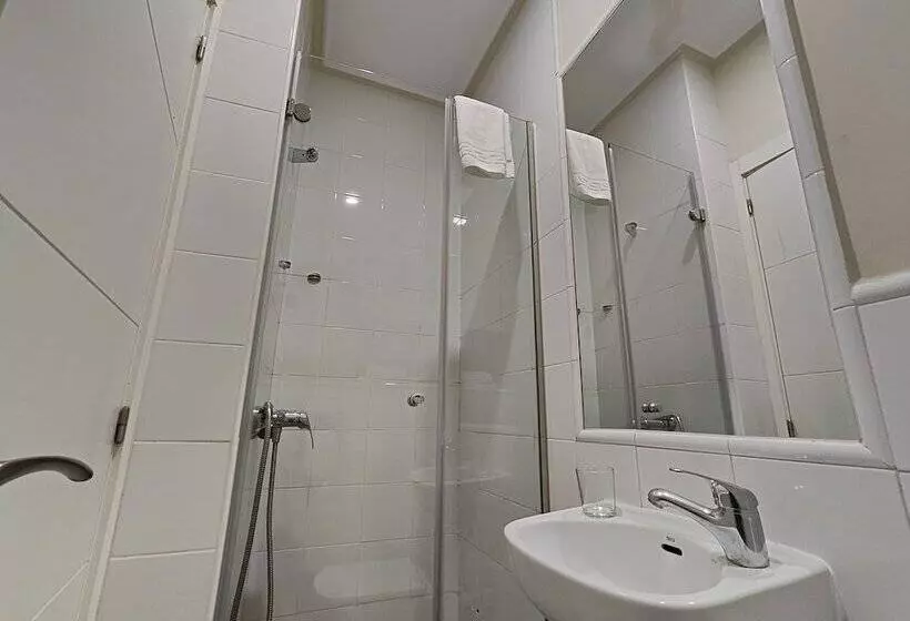 هتل Hostal Madrid