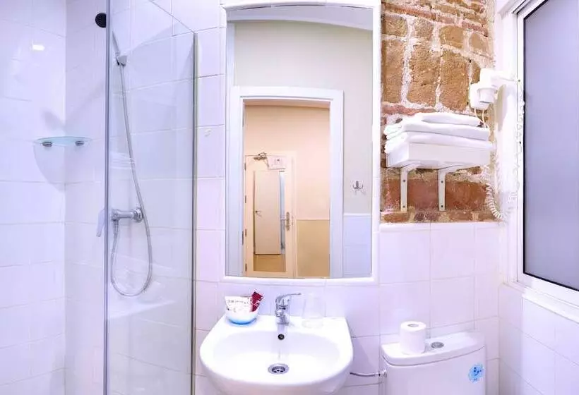 هتل Hostal Madrid