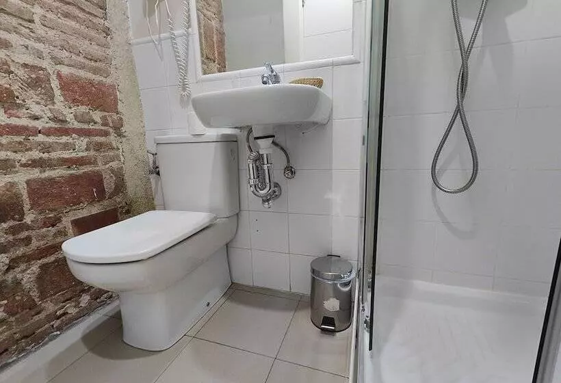 هتل Hostal Madrid