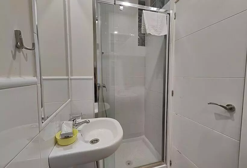 هتل Hostal Madrid