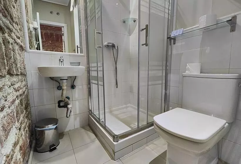 هتل Hostal Madrid